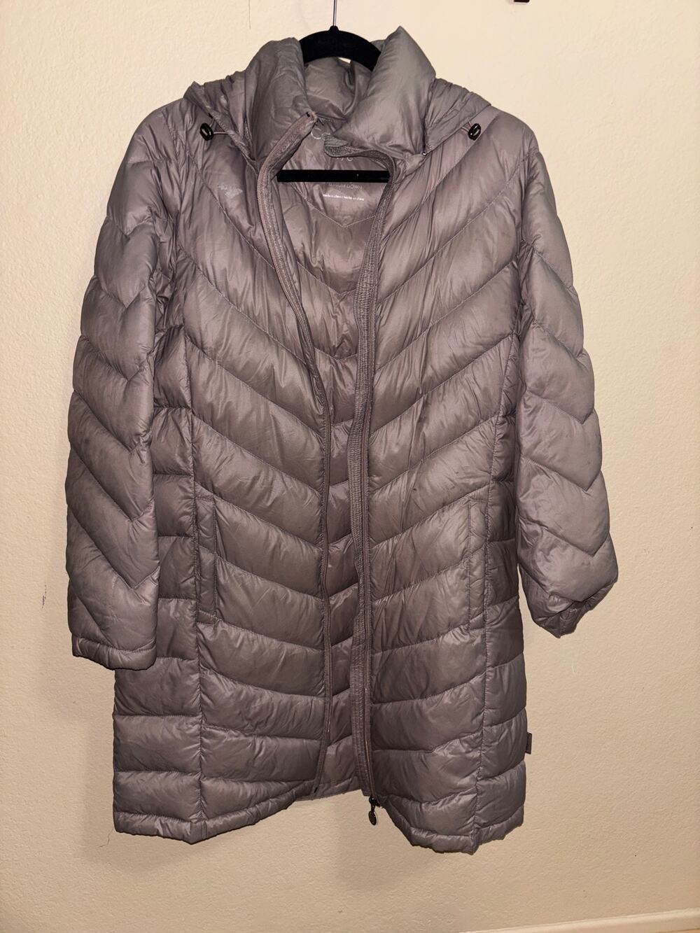 Calvin Klein Packable Lightweight Premium Down Hooded Puffer Coat.